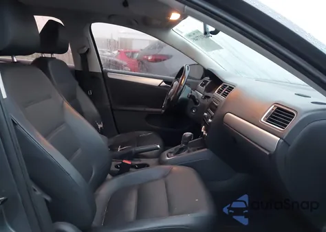 2013 Volkswagen Jetta 2.5L Se from USA, damaged, VIN 3VWDP7AJ8DM405519